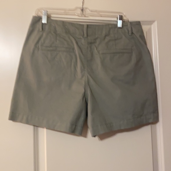 Loft Green Twill Shorts Size 10 - Picture 2 of 3